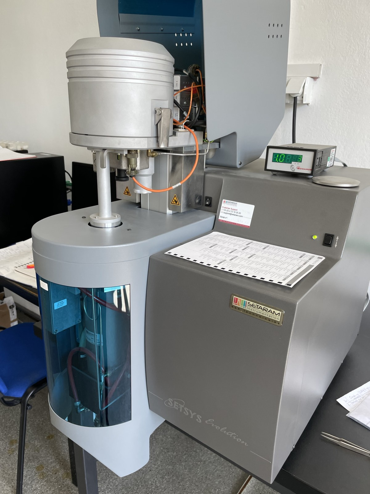 Simultaneous thermogravimetric and differential thermal analyzer / differential scanning calorimeter SETSYS Evolution TGA-DTA/DSC