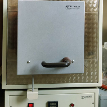Laboratory oven