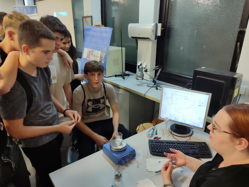 experiment demonstration to schoolchildren